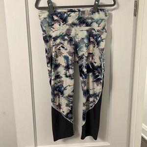 Under Armour Ankle Length Leggings w/ Black Mesh Detail